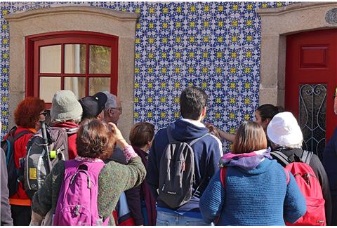 Percurso da Rua do Azulejo e Experiência de Pintura