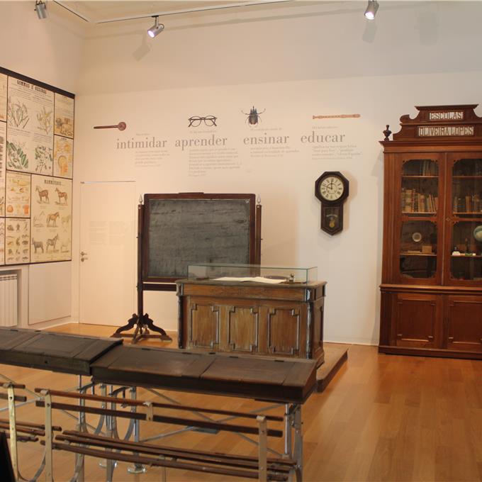 Escola Oliveira Lopes celebra 115 anos com exposição e tertúlia comemorativas