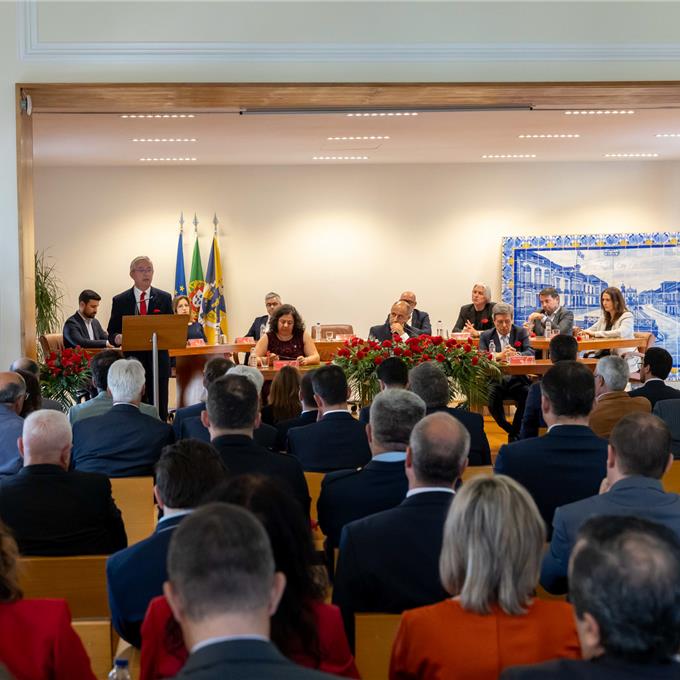 Liberdade que se constrói todos os dias: Ovar assinala “Revolução dos Cravos” reforçando o compromisso com habitação, sustentabilidade, coesão e justiça social